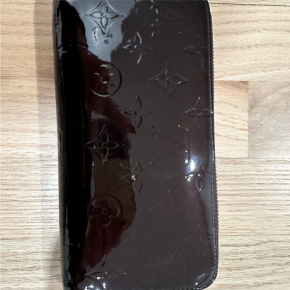 LOUIS VUITTON Wallet in Purple Patent - Picture 7 of 15